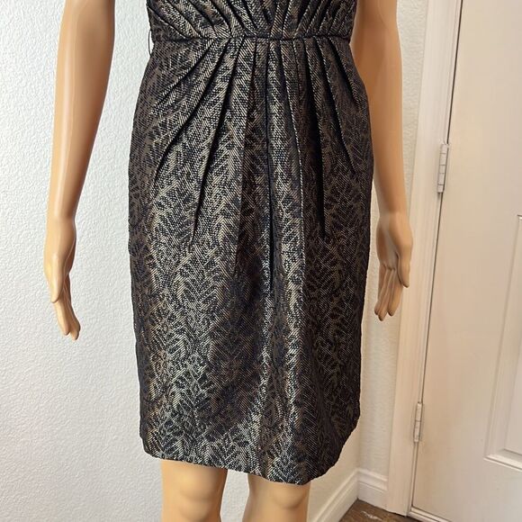 Maxandcleo Dress Size 2 Scoop Neck Sleeveless Metallic Slimming Ruched Mini - Picture 4 of 9